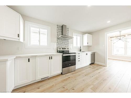 2168 Fairchild Boulevard, Burlington, ON - Indoor Photo Showing Kitchen