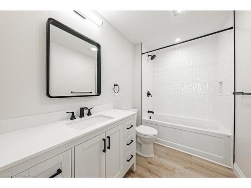 2168 Fairchild Boulevard, Burlington, ON - Indoor Photo Showing Bathroom