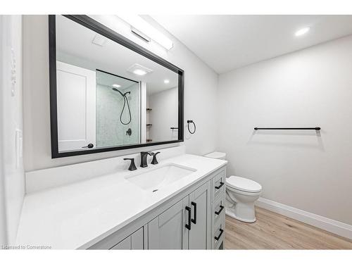 2168 Fairchild Boulevard, Burlington, ON - Indoor Photo Showing Bathroom