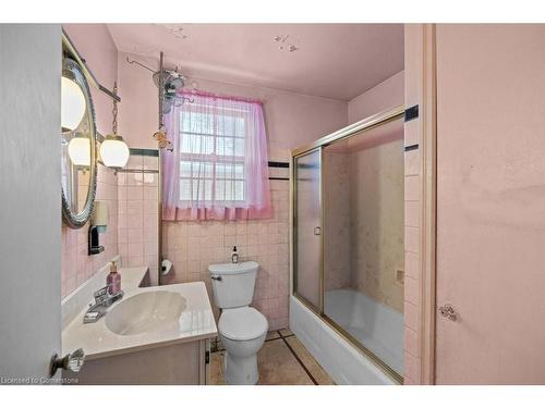 1A Cameron Avenue, Hamilton, ON - Indoor Photo Showing Bathroom