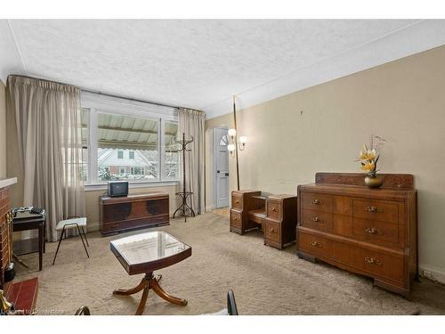 1A Cameron Avenue, Hamilton, ON - Indoor Photo Showing Living Room