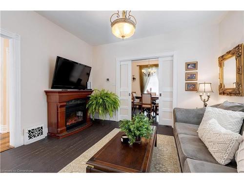 80 Alanson Street, Hamilton, ON - Indoor Photo Showing Living Room