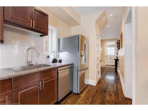 80 Alanson Street, Hamilton, ON - Indoor Photo Showing Kitchen With Upgraded Kitchen