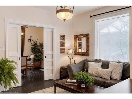 80 Alanson Street, Hamilton, ON - Indoor Photo Showing Living Room