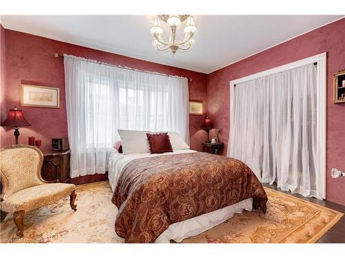 80 Alanson Street, Hamilton, ON - Indoor Photo Showing Bedroom