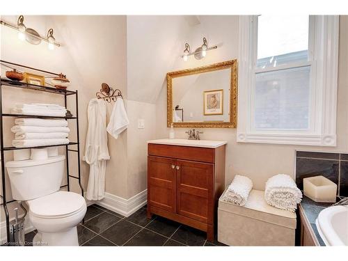 80 Alanson Street, Hamilton, ON - Indoor Photo Showing Bathroom