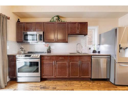 80 Alanson Street, Hamilton, ON - Indoor Photo Showing Kitchen