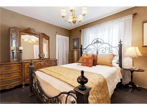 80 Alanson Street, Hamilton, ON - Indoor Photo Showing Bedroom