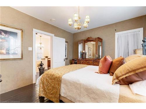 80 Alanson Street, Hamilton, ON - Indoor Photo Showing Bedroom