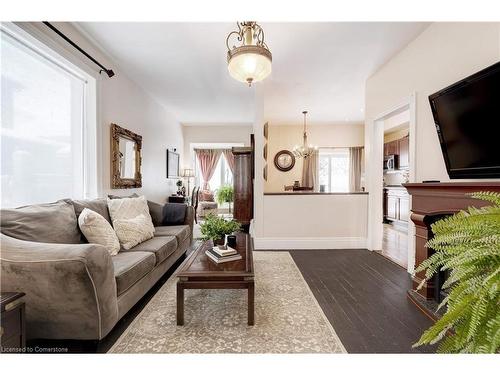 80 Alanson Street, Hamilton, ON - Indoor Photo Showing Living Room