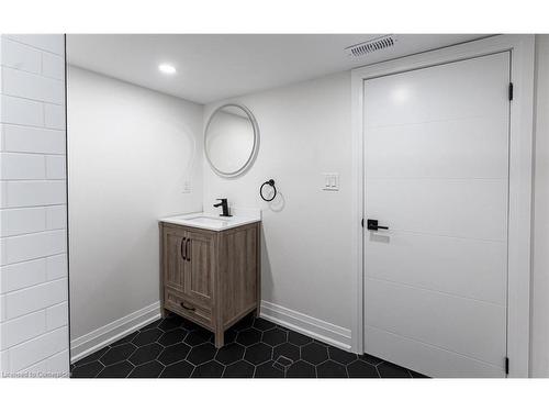 2-189 East 31St Street, Hamilton, ON - Indoor Photo Showing Bathroom