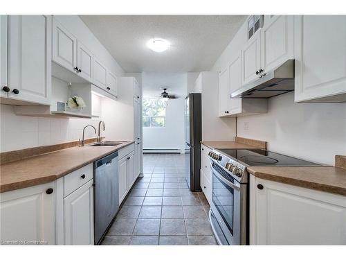 109-700 Dynes Road, Burlington, ON - Indoor Photo Showing Kitchen