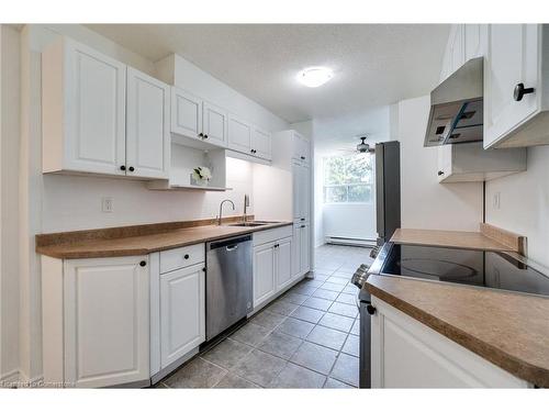 109-700 Dynes Road, Burlington, ON - Indoor Photo Showing Kitchen