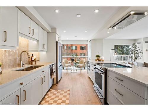 202-2210 Lakeshore Road, Burlington, ON - Indoor Photo Showing Kitchen With Double Sink With Upgraded Kitchen