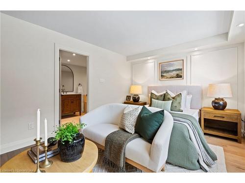 202-2210 Lakeshore Road, Burlington, ON - Indoor Photo Showing Bedroom