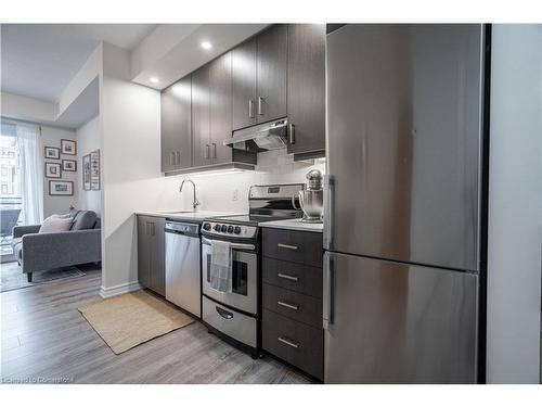 208-40 Esplanade Lane, Grimsby, ON - Indoor Photo Showing Kitchen