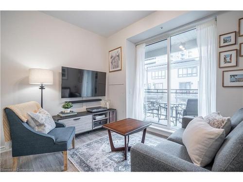 208-40 Esplanade Lane, Grimsby, ON - Indoor Photo Showing Living Room