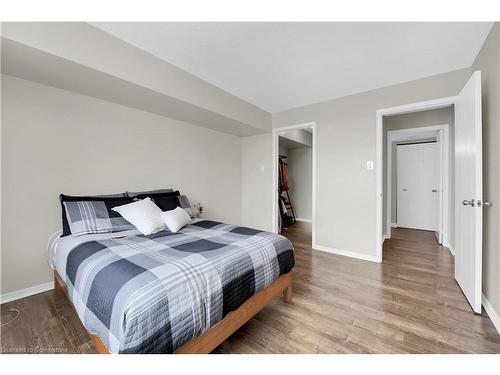 134-1496 Pilgrims Way, Oakville, ON - Indoor Photo Showing Bedroom