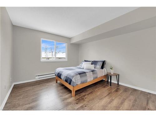 134-1496 Pilgrims Way, Oakville, ON - Indoor Photo Showing Bedroom