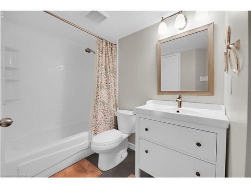 134-1496 Pilgrims Way, Oakville, ON - Indoor Photo Showing Bathroom