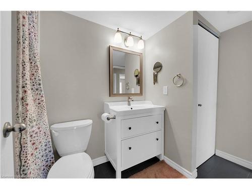 134-1496 Pilgrims Way, Oakville, ON - Indoor Photo Showing Bathroom