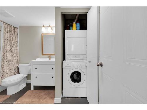 134-1496 Pilgrims Way, Oakville, ON - Indoor Photo Showing Laundry Room