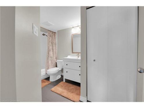 134-1496 Pilgrims Way, Oakville, ON - Indoor Photo Showing Bathroom