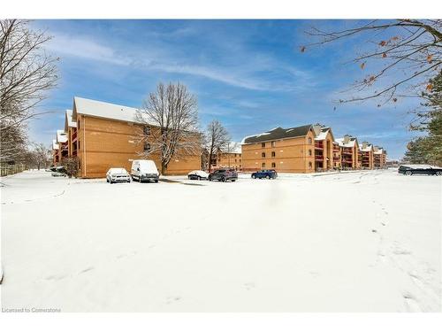 134-1496 Pilgrims Way, Oakville, ON - Outdoor