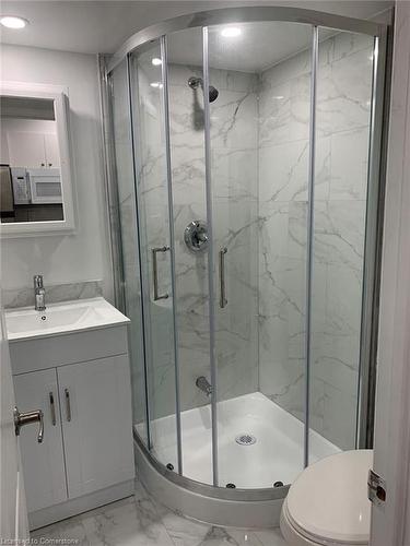 Basement/1005 Farmstead Drive, Milton, ON - Indoor Photo Showing Bathroom