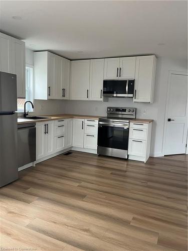 42 Elmwood Avenue, Brantford, ON - Indoor Photo Showing Kitchen