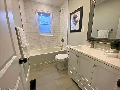 312 East 45Th Street, Hamilton, ON - Indoor Photo Showing Bathroom