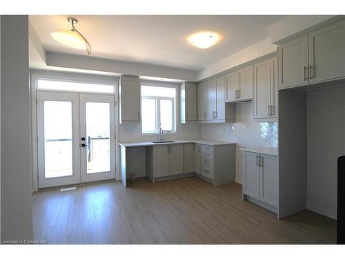 91-55 Tom Brown Drive, Paris, ON - Indoor Photo Showing Kitchen