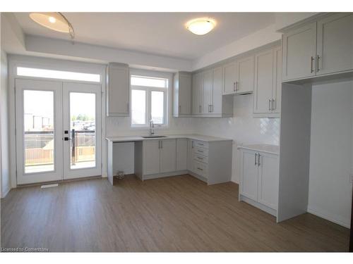 91-55 Tom Brown Drive, Paris, ON - Indoor Photo Showing Kitchen