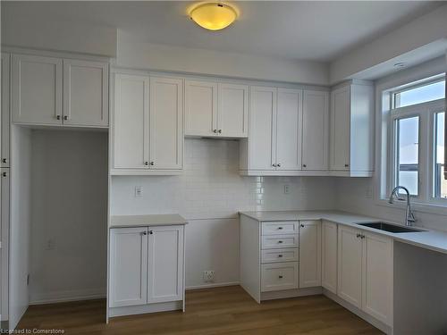 88-55 Tom Brown Drive, Paris, ON - Indoor Photo Showing Kitchen