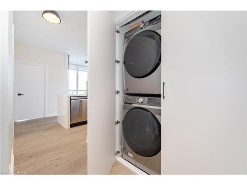 2202-4065 Brickstone Mews, Mississauga, ON - Indoor Photo Showing Laundry Room