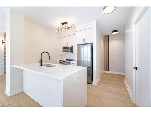 2202-4065 Brickstone Mews, Mississauga, ON - Indoor Photo Showing Kitchen With Upgraded Kitchen