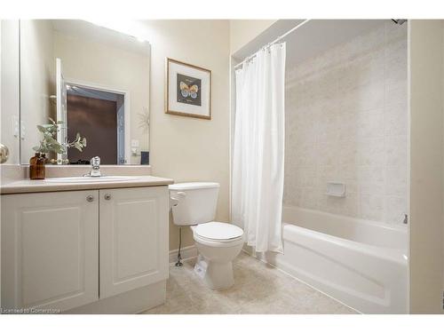 11 Cathy Drive, Mount Hope, ON - Indoor Photo Showing Bathroom