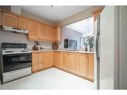 11 Cathy Drive, Mount Hope, ON - Indoor Photo Showing Kitchen