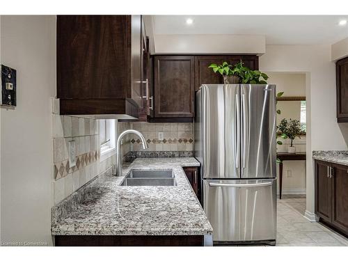 1133 Beechnut Road, Oakville, ON - Indoor Photo Showing Kitchen With Double Sink With Upgraded Kitchen