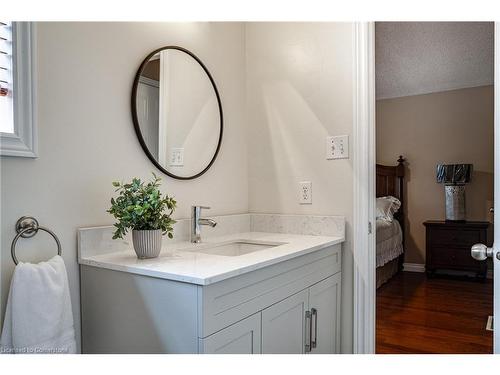 1133 Beechnut Road, Oakville, ON - Indoor Photo Showing Bathroom