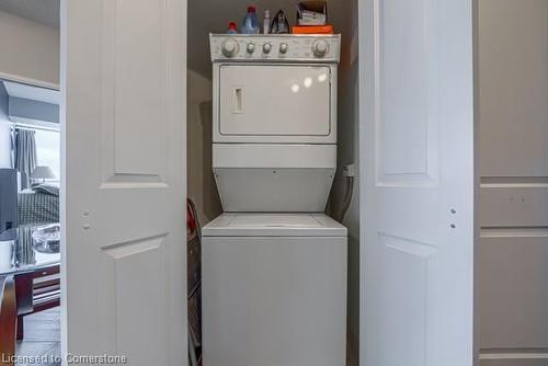 2202-90 Absolute Avenue, Mississauga, ON - Indoor Photo Showing Laundry Room