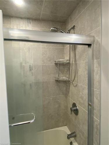 27 Idlewood Avenue, Hamilton, ON - Indoor Photo Showing Bathroom