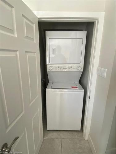 27 Idlewood Avenue, Hamilton, ON - Indoor Photo Showing Laundry Room