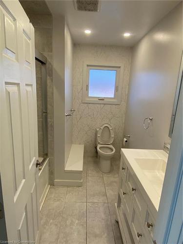 27 Idlewood Avenue, Hamilton, ON - Indoor Photo Showing Bathroom