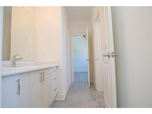 92 Elstone Place, Waterdown, ON - Indoor Photo Showing Bathroom