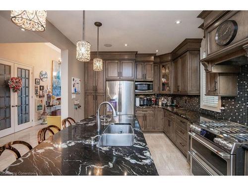 85 Hillcroft Drive, Hamilton, ON - Indoor Photo Showing Kitchen With Stainless Steel Kitchen With Double Sink With Upgraded Kitchen