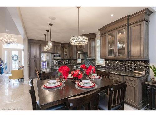 85 Hillcroft Drive, Hamilton, ON - Indoor Photo Showing Dining Room