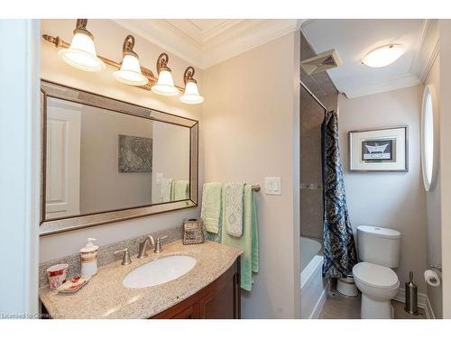 85 Hillcroft Drive, Hamilton, ON - Indoor Photo Showing Bathroom