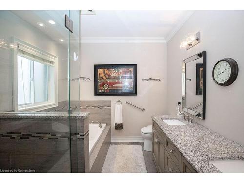 85 Hillcroft Drive, Hamilton, ON - Indoor Photo Showing Bathroom