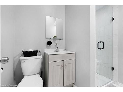 24 Imperial Street, Hamilton, ON - Indoor Photo Showing Bathroom